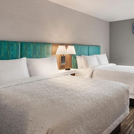 Hampton Inn & Suites Kelowna, British Columbia, Canada Esterno foto