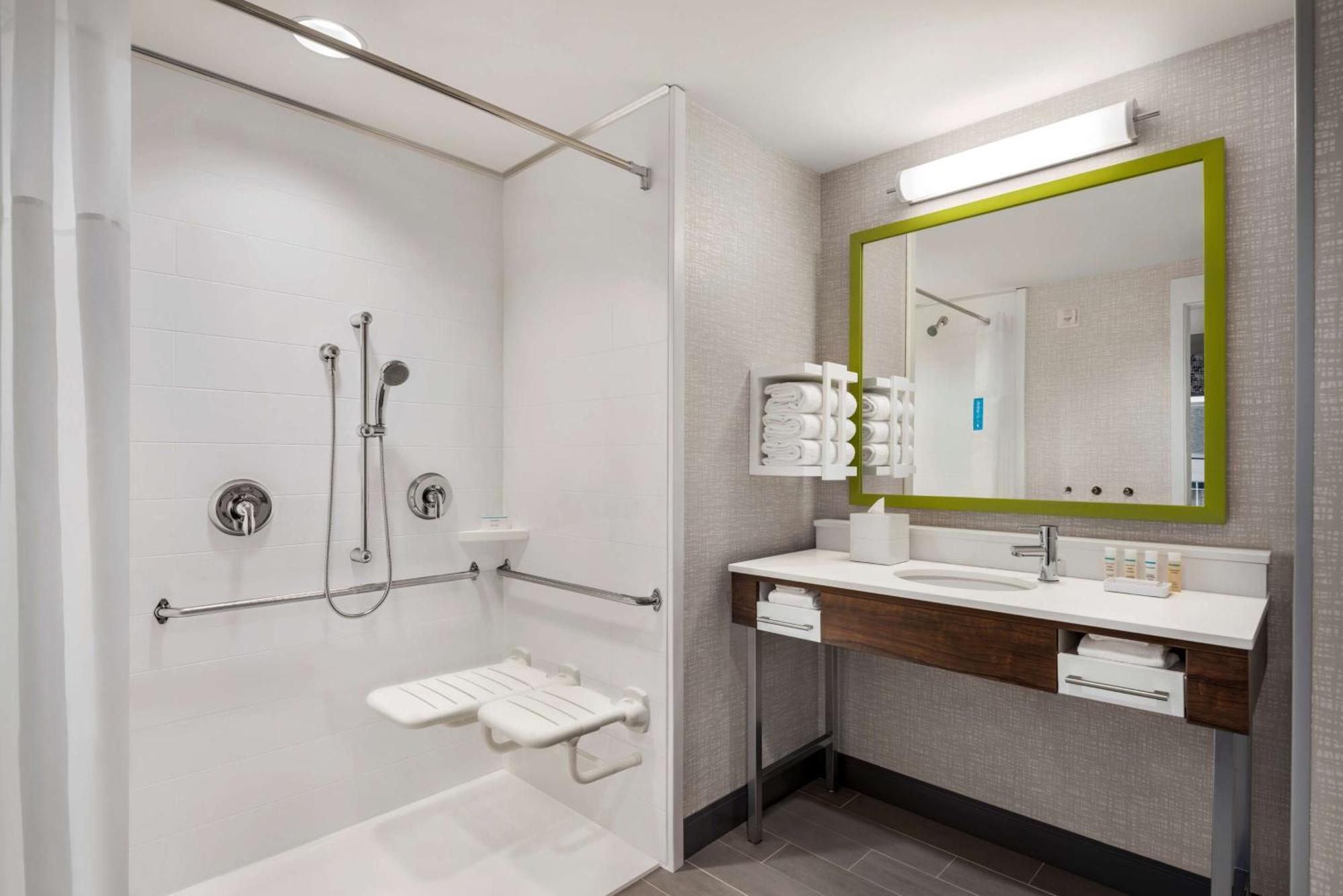 Hampton Inn & Suites Kelowna, British Columbia, Canada Esterno foto