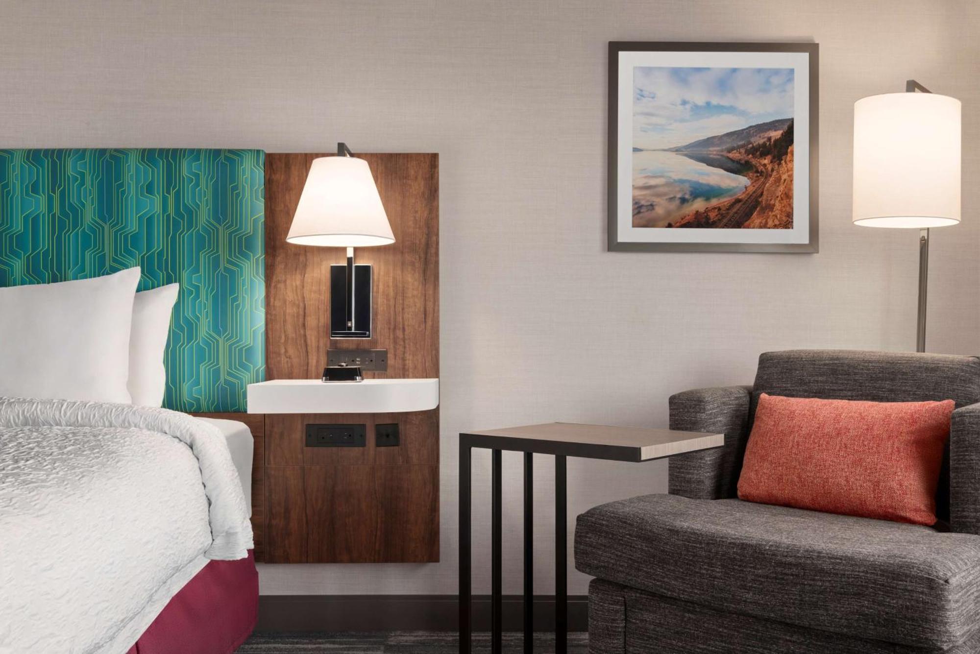 Hampton Inn & Suites Kelowna, British Columbia, Canada Esterno foto