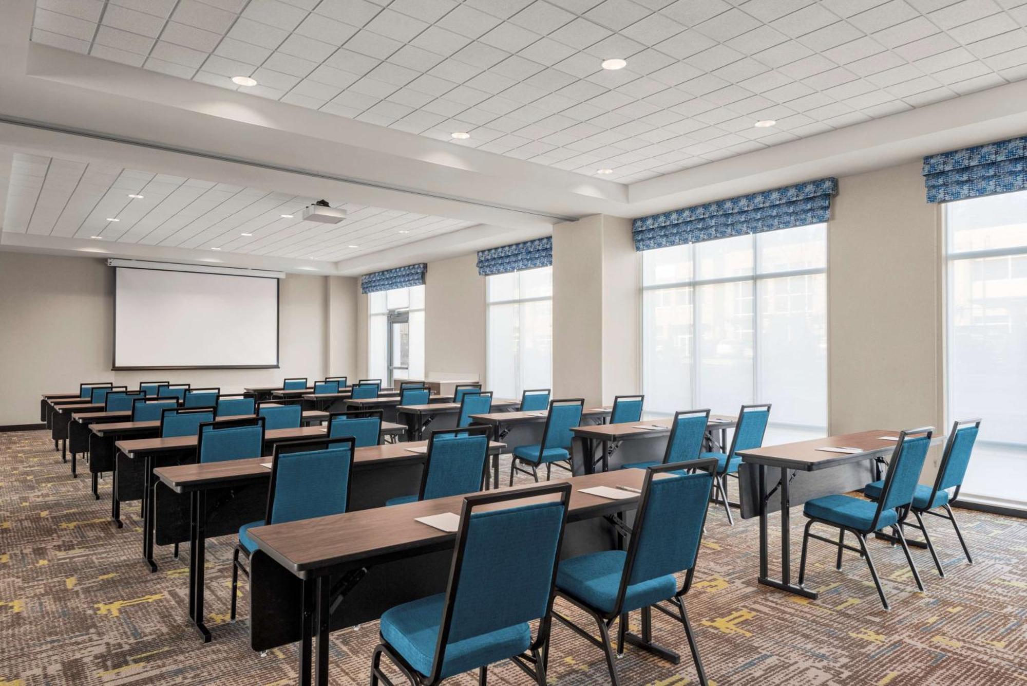 Hampton Inn & Suites Kelowna, British Columbia, Canada Esterno foto