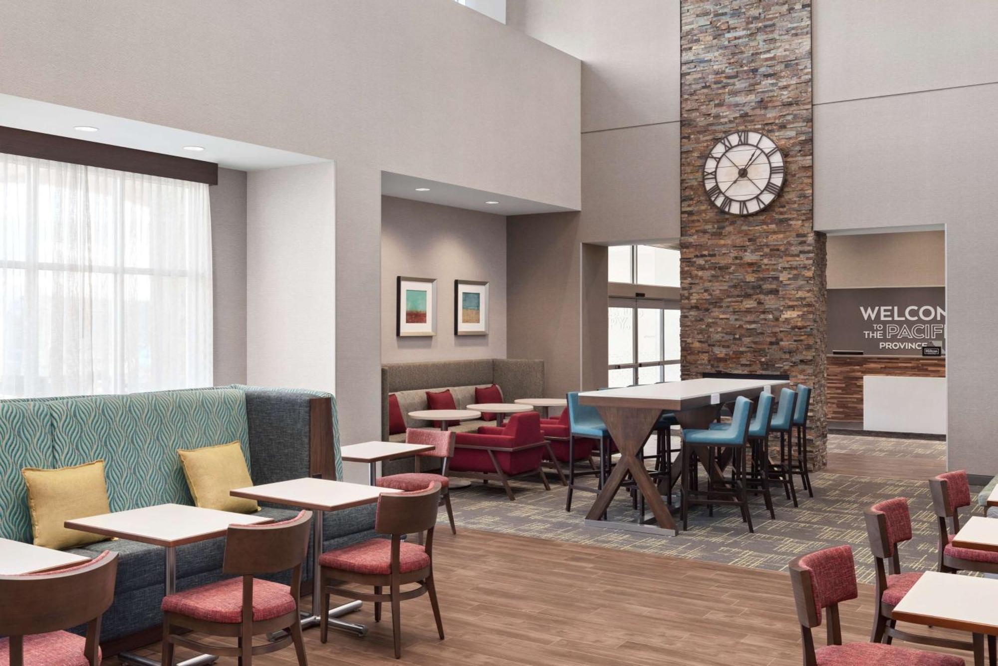 Hampton Inn & Suites Kelowna, British Columbia, Canada Esterno foto