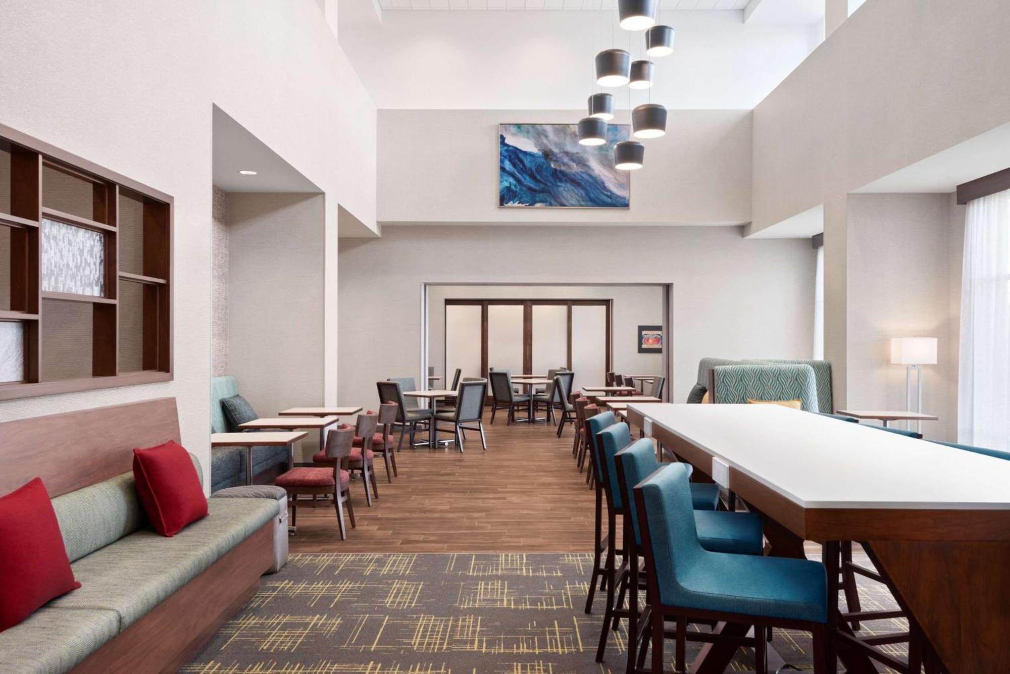 Hampton Inn & Suites Kelowna, British Columbia, Canada Esterno foto